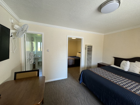 Welcome To Tamalpais Motel - Double Room With King and Queen Bed