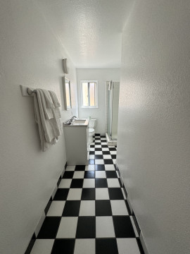 Welcome To Tamalpais Motel - Private Bathroom